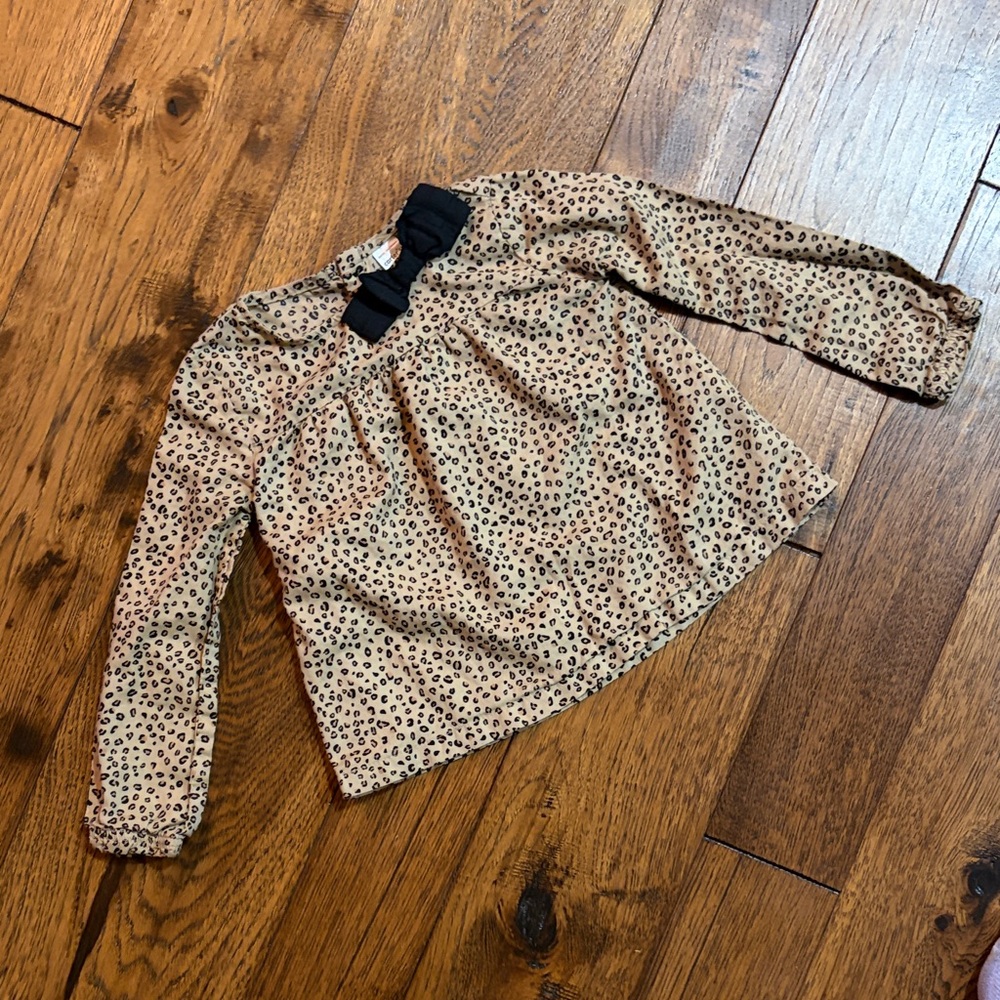3 for $15 💙 Leopard Print Long Sleeve Top with Black Bow